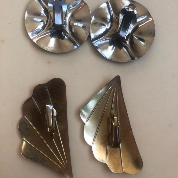 Two pair Vintage 60’s Clip on Earrings - Picture 6 of 7